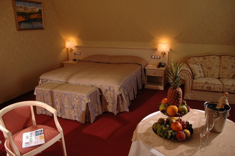 Aurora Premier Hotel Charkiv Rum bild